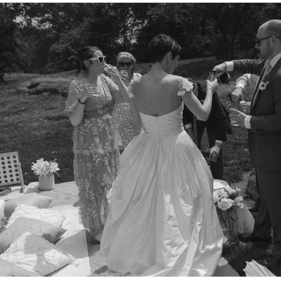 Oscar de la Renta Spring 2022 Look 7 - Picture 9 of 11